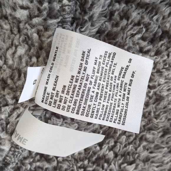 UNIQLO Little Kids Fluffy Yarn Fleece Full Zip Jacket (Size 5/6) - Picture 8 of 8